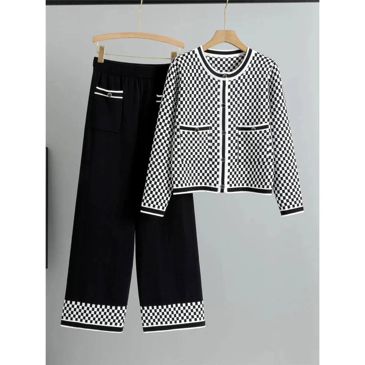Elegant Checkerboard Two-Piece Set: Stylish Comfort