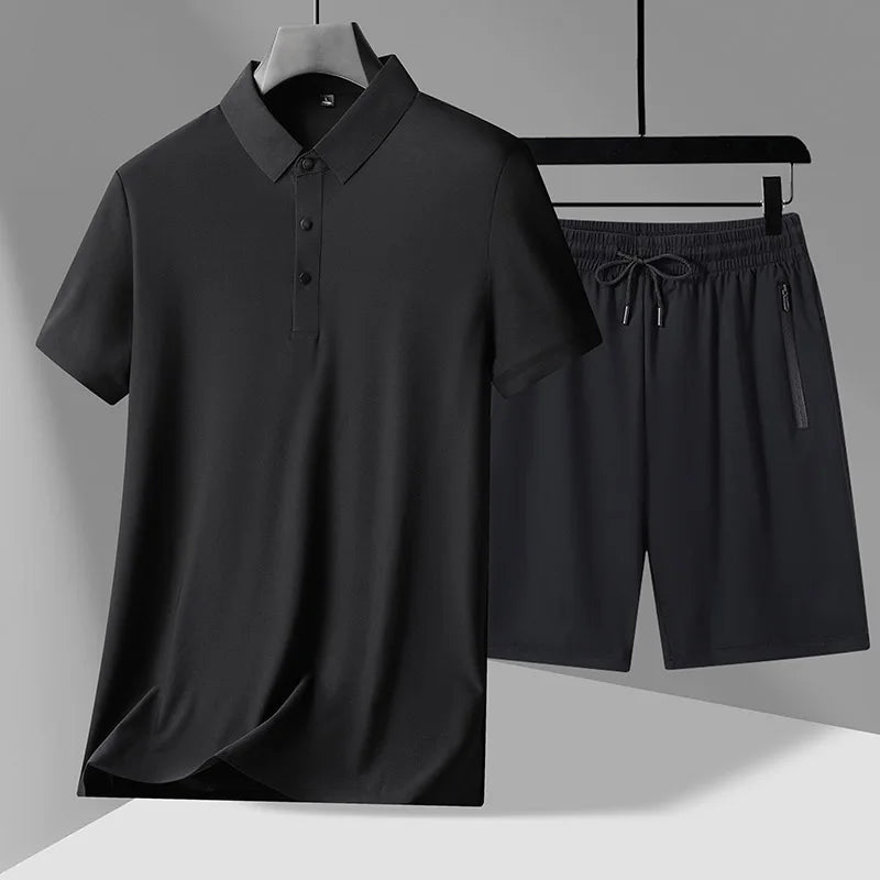 طقم قميص أبيض أنيق غير رسمي وشورت داكن: أسلوب متعدد الاستخدامات