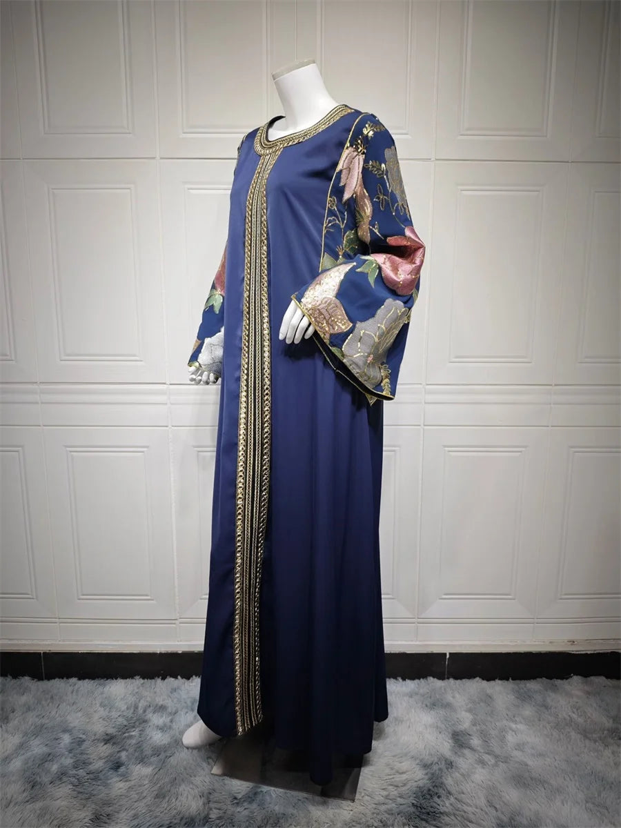 جلابية خضراء ملكية بتطريز ذهبي