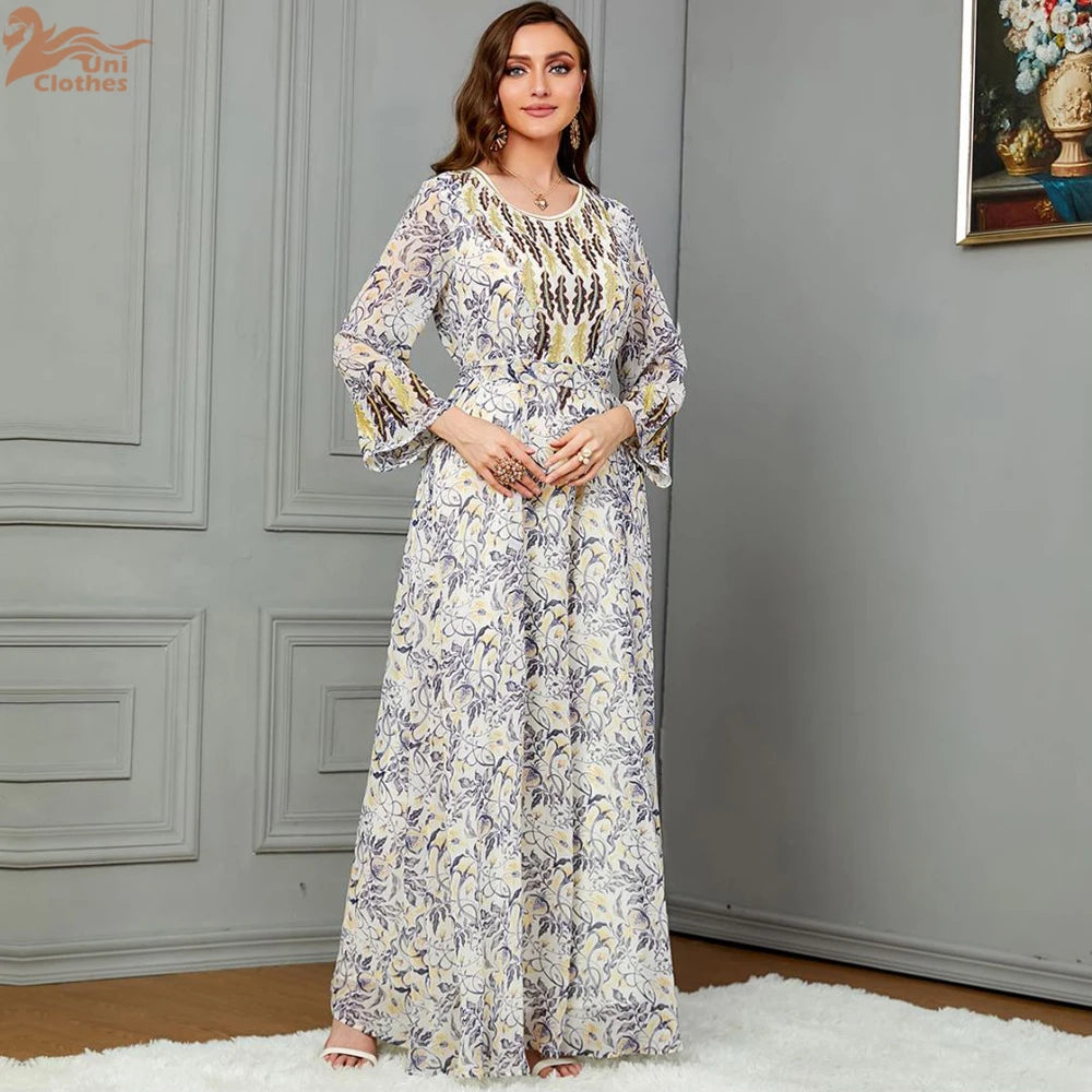 جلابية مزهرة مقابل باهية وتصميم أنيق