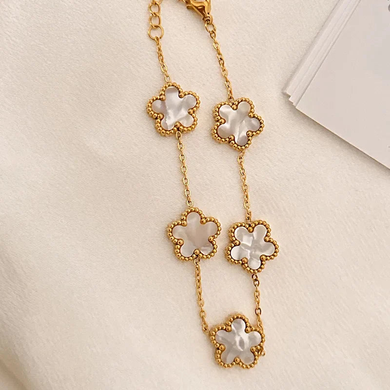 New Trendy Luxury Five Leaf Flower Pendant Necklace and earing