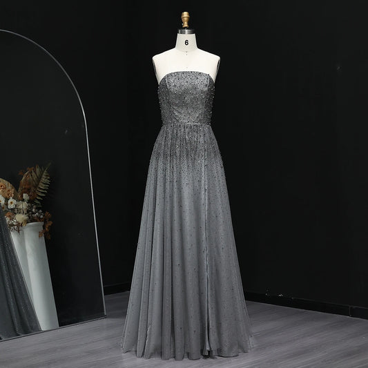 فستان رمادي براق بدون أكتاف بتصميم ملكي وانسيابي
