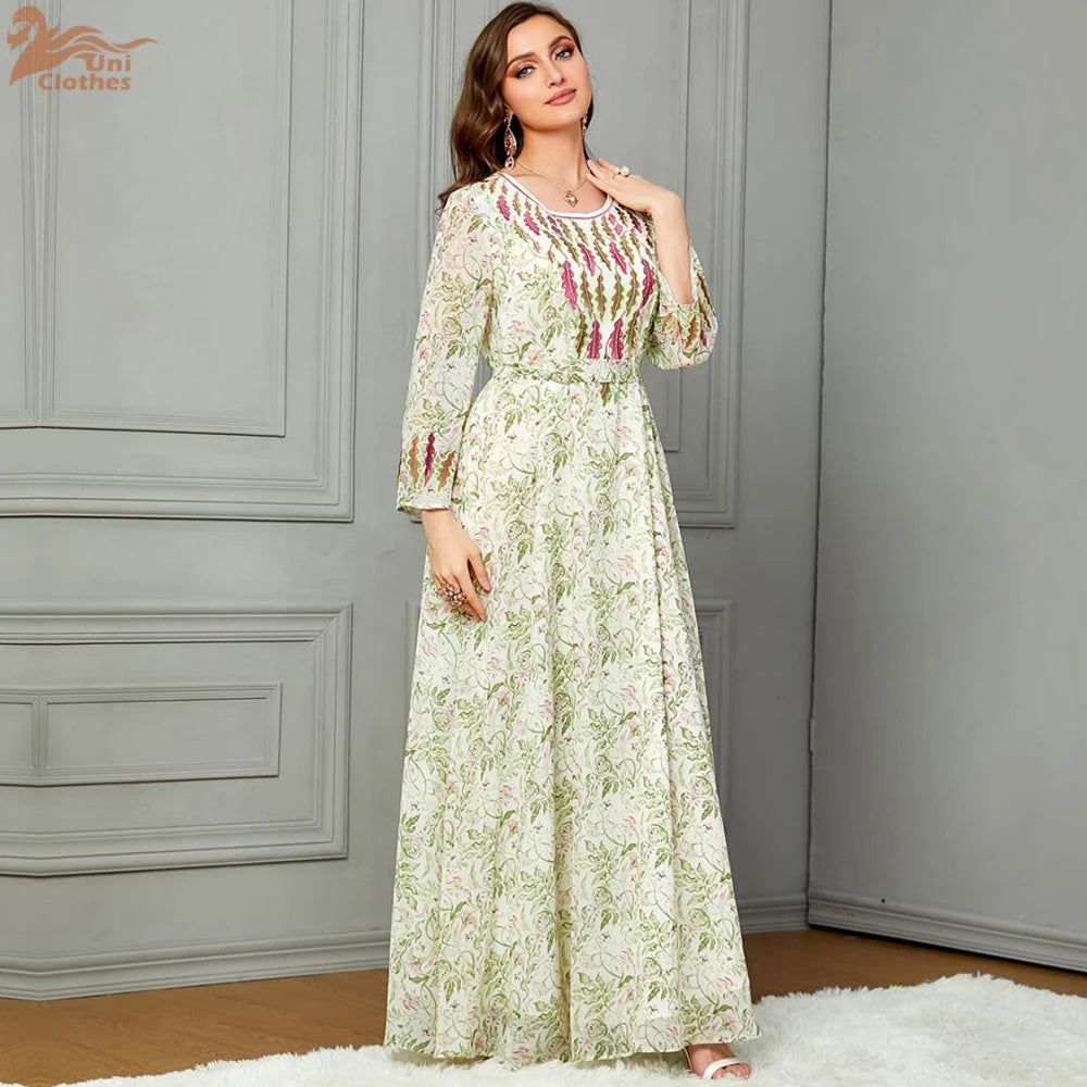 جلابية مزهرة مقابل باهية وتصميم أنيق