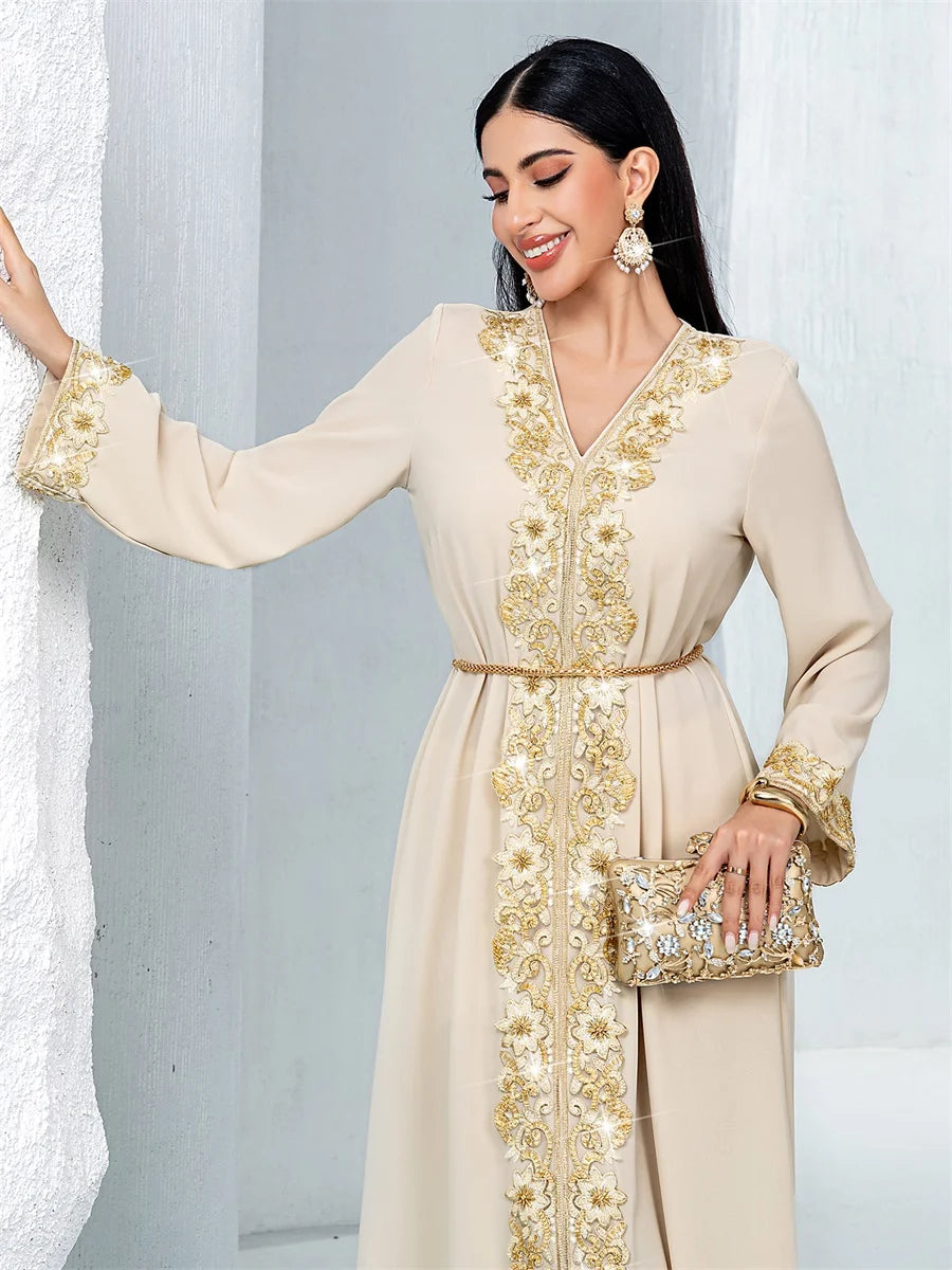 جلابية بيج ملكية مطرزة بالذهبي – فخامة شرقية بلمسة عصرية