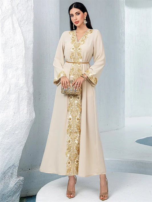 جلابية بيج ملكية مطرزة بالذهبي – فخامة شرقية بلمسة عصرية