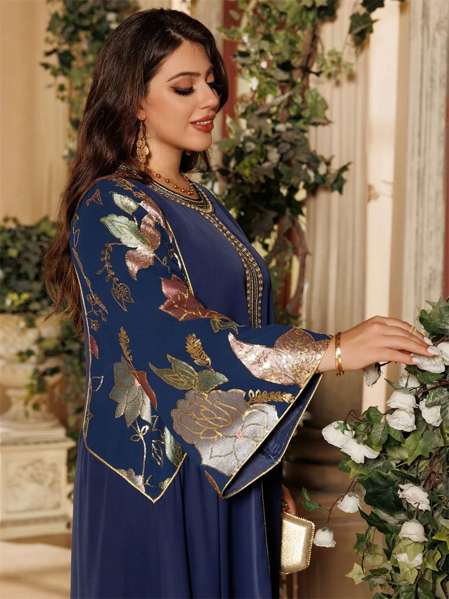 جلابية خضراء ملكية بتطريز ذهبي