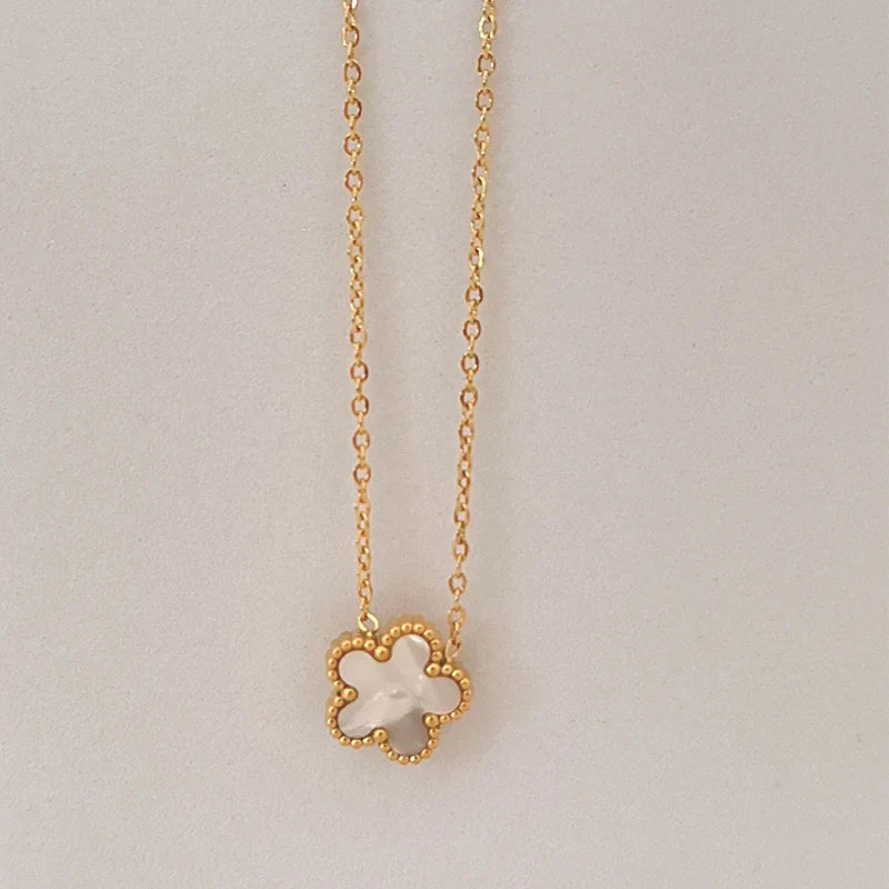 New Trendy Luxury Five Leaf Flower Pendant Necklace and earing