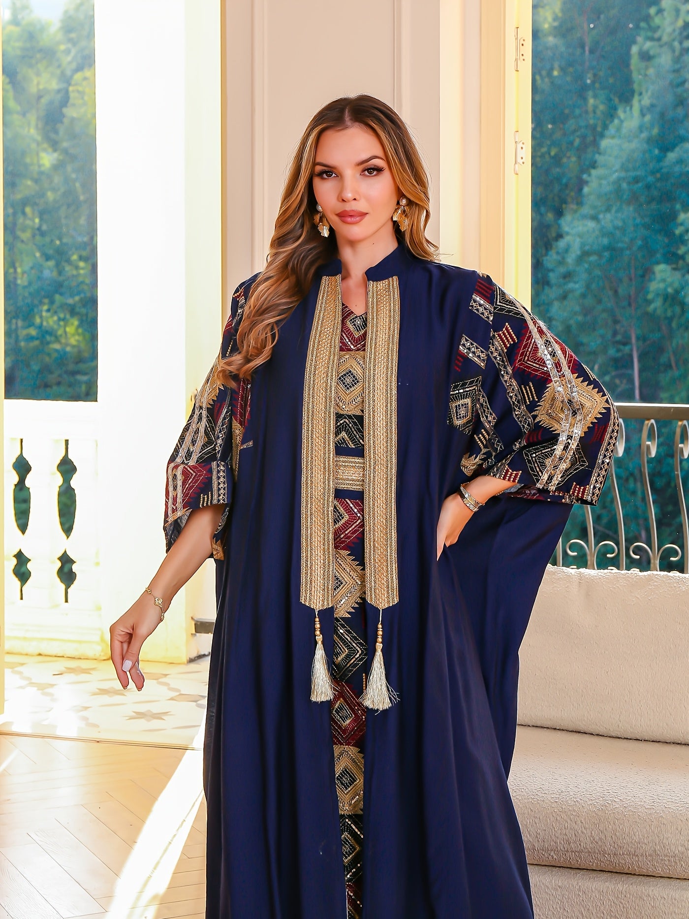 جلابية رويال كحلي بنقوش تراثية