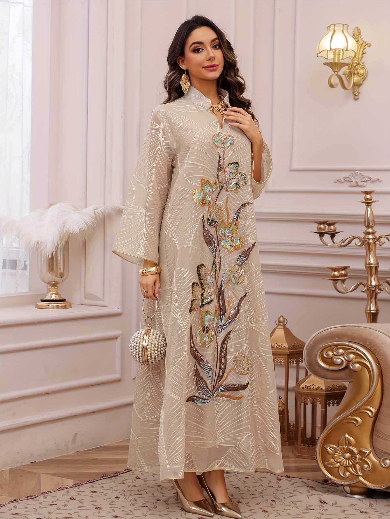 جلابية رُقيّ اللؤلؤ المطرّز