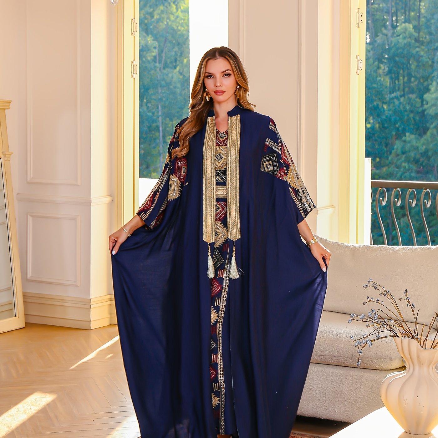 جلابية رويال كحلي بنقوش تراثية