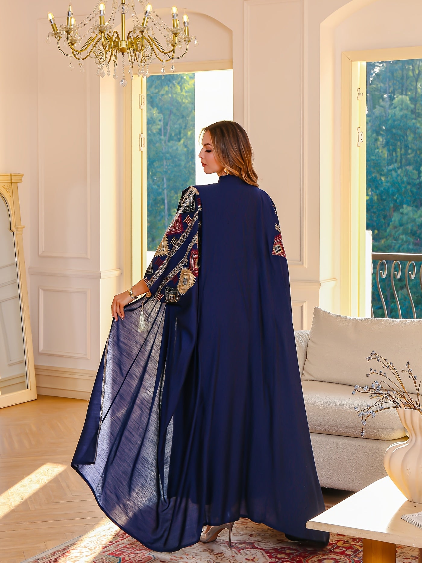 جلابية رويال كحلي بنقوش تراثية