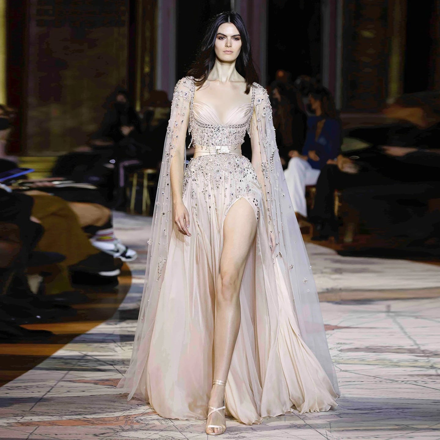 فستان أميرة الشامبانيا المطرّز