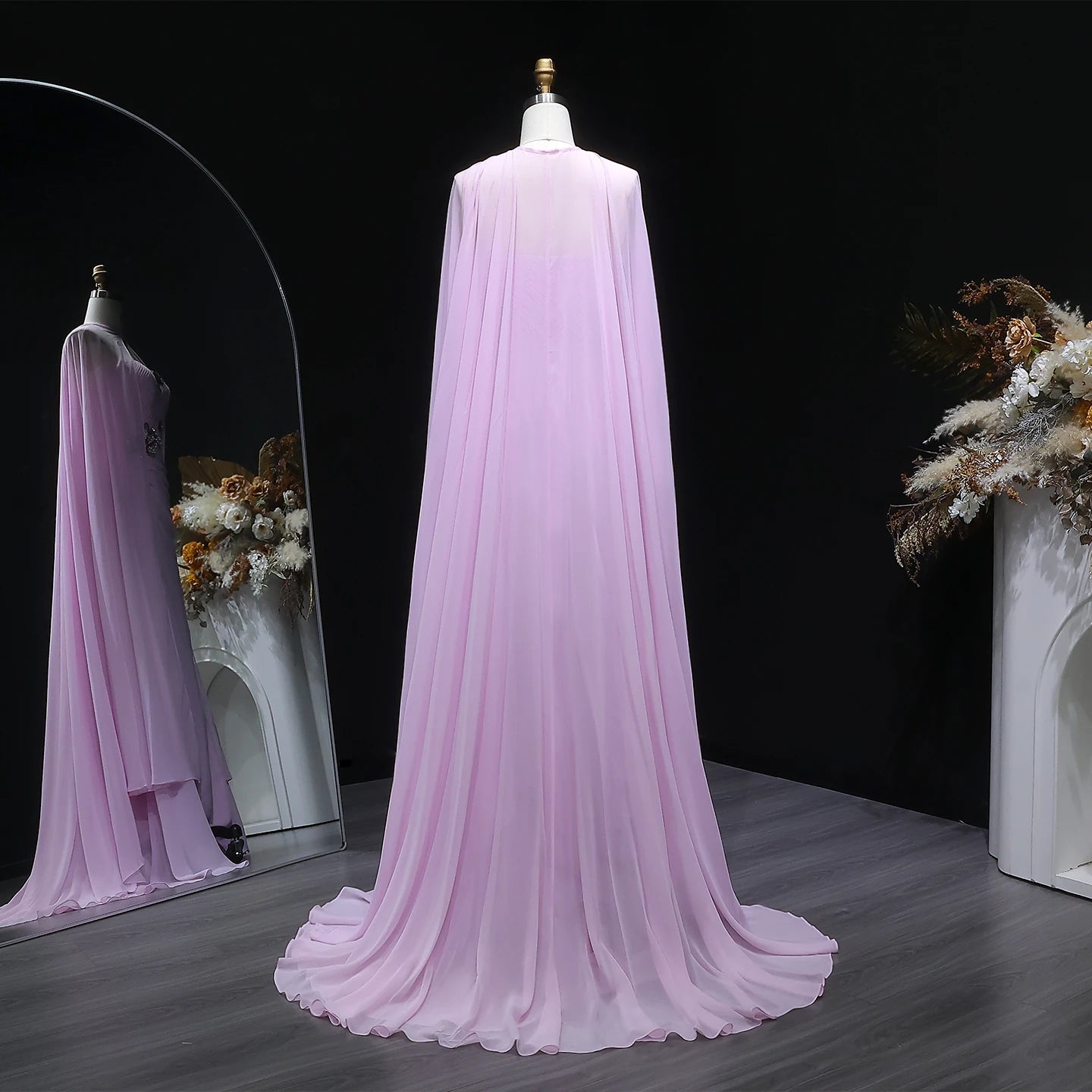 فستان سهرة وردي ملكي