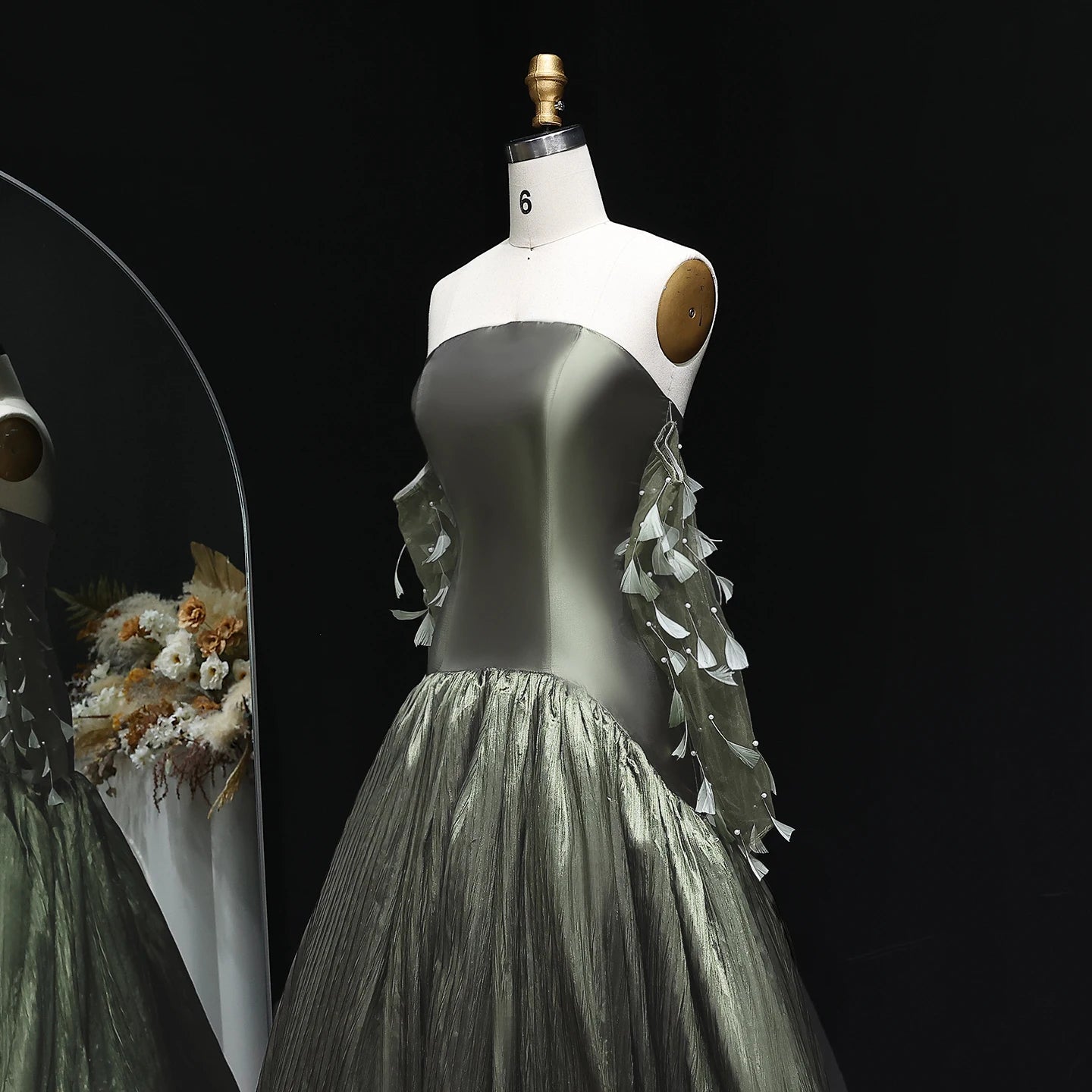 فستان سهرة أيقوني بلون الزيتون