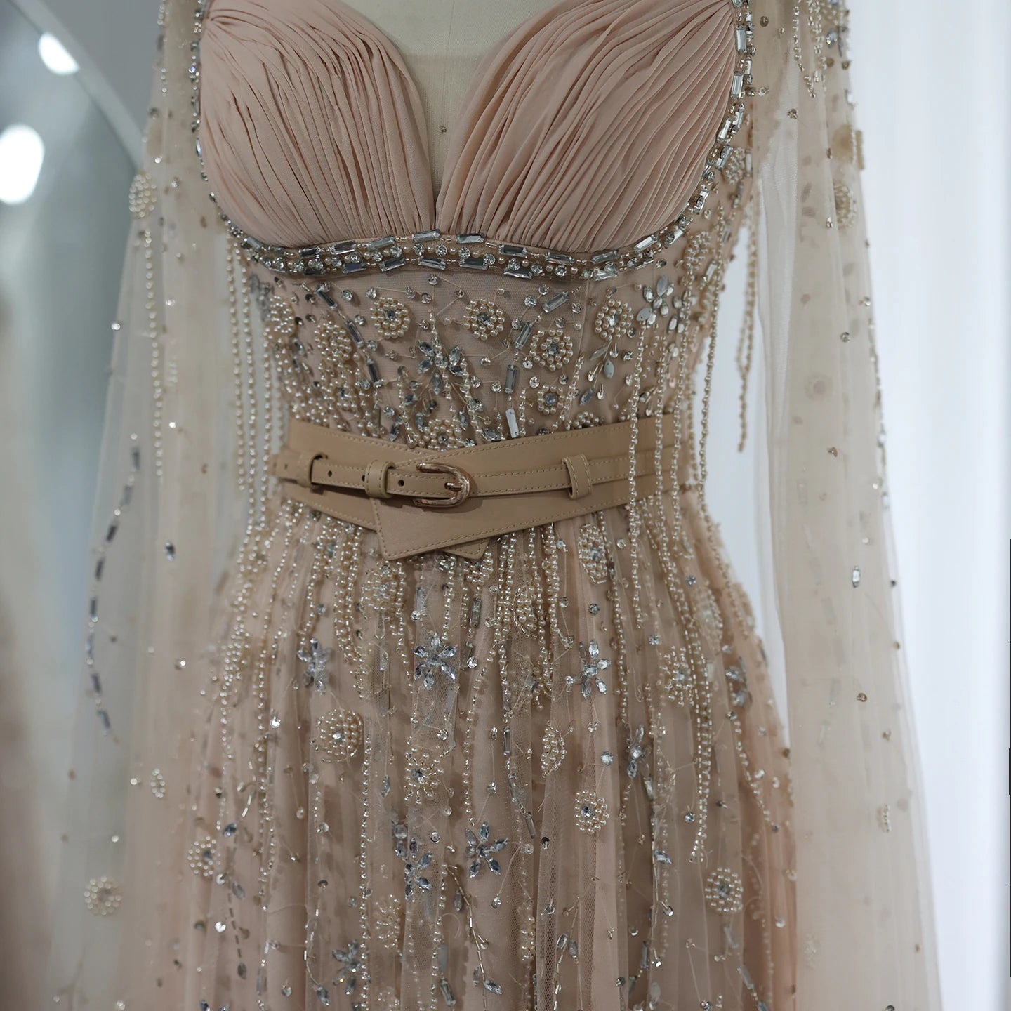 فستان أميرة الشامبانيا المطرّز