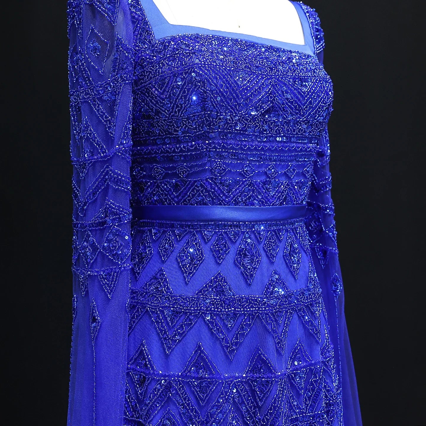 فستان الهيبة القرمزية