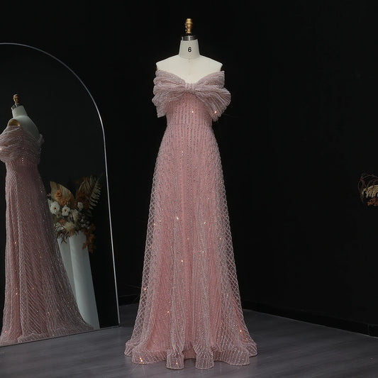 أنوثة مترفة بتفاصيل براقة