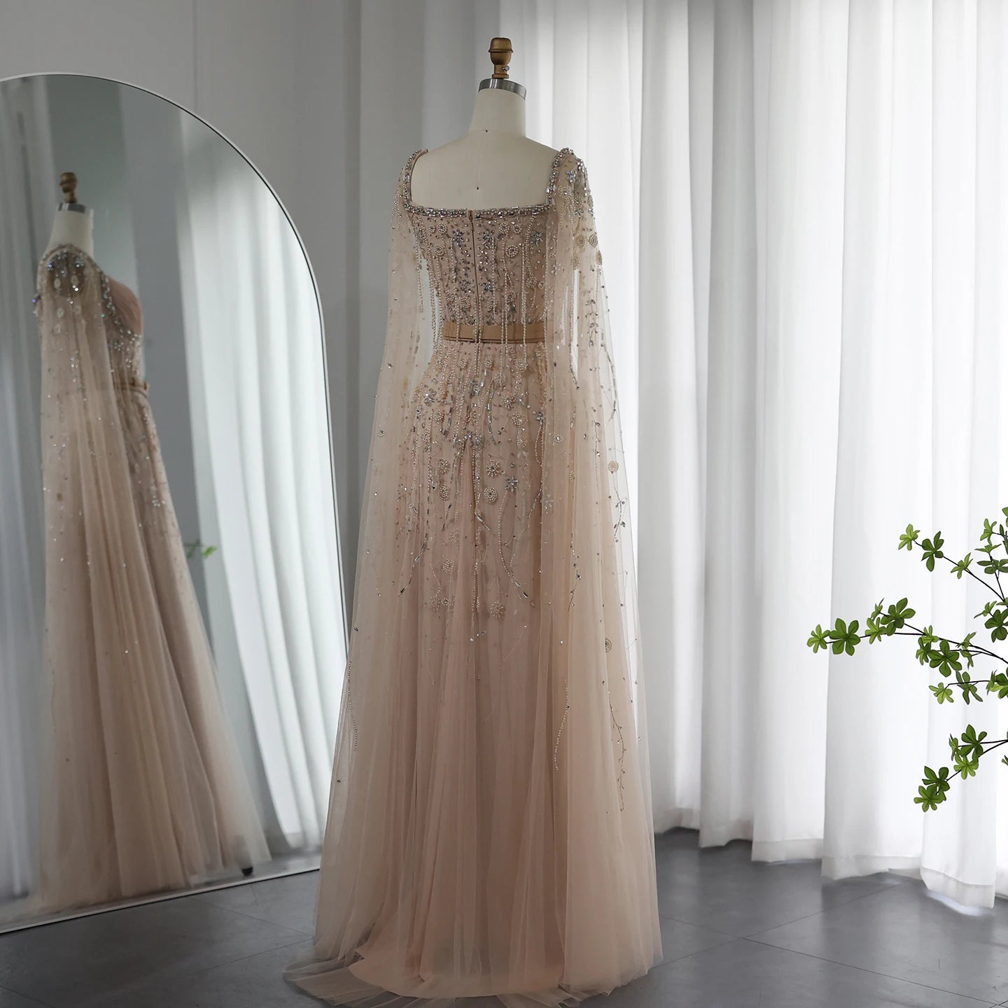 فستان أميرة الشامبانيا المطرّز