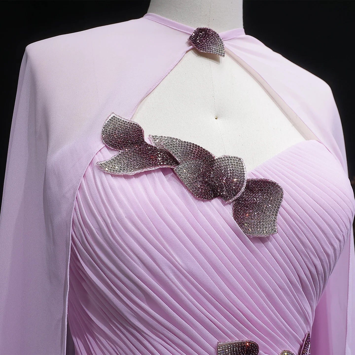 فستان سهرة وردي ملكي