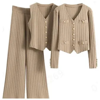 Chic Layering: Cozy Three-Piece Set in Neutral Tones