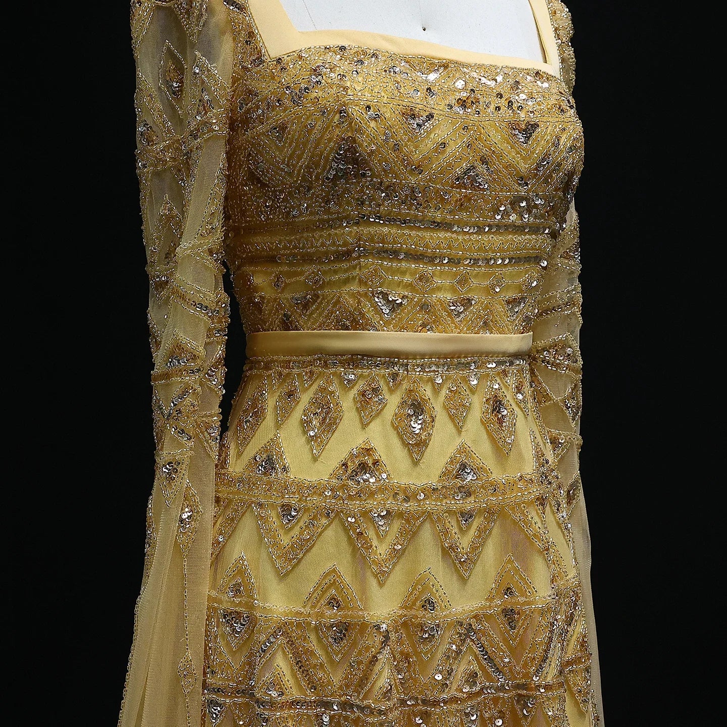 فستان الهيبة القرمزية