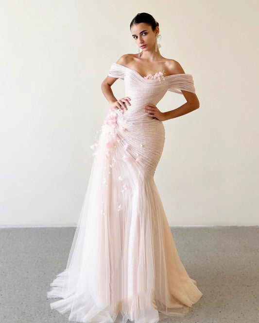 فستان ساحر بتصميم أنثوي وزهور رقيقة