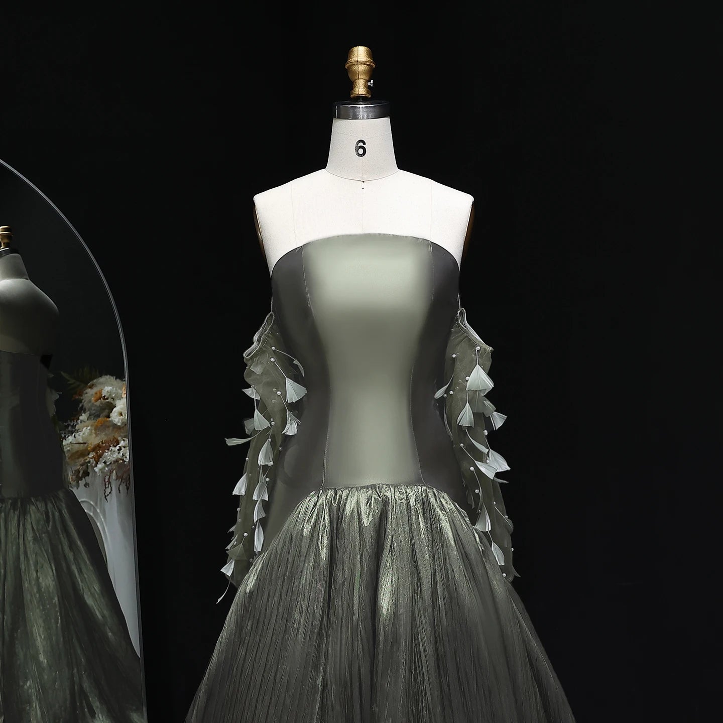 فستان سهرة أيقوني بلون الزيتون