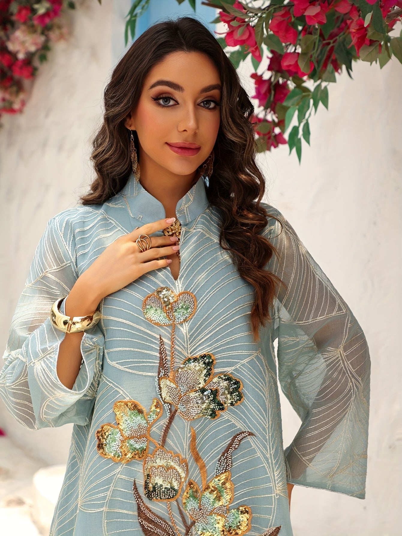 جلابية رُقيّ اللؤلؤ المطرّز